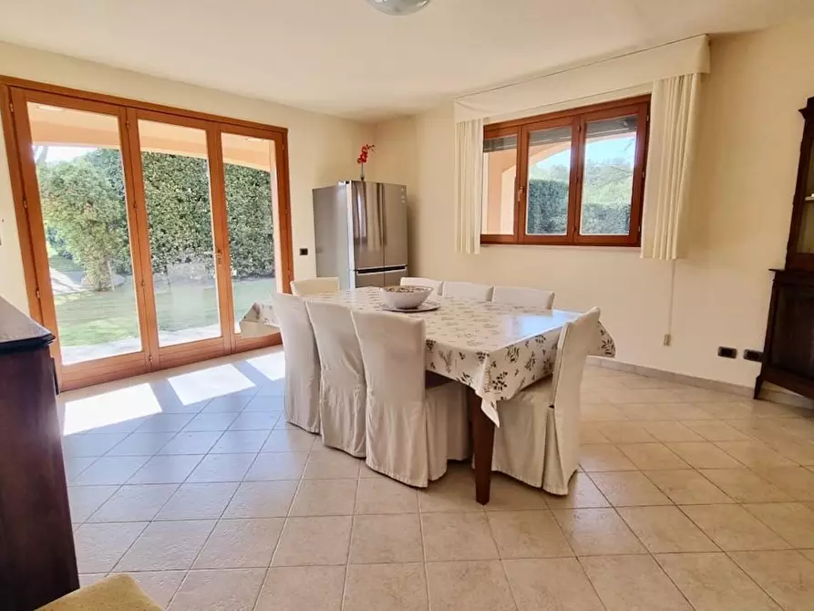 Immagine 10 di Villa in vendita  a Crespina Lorenzana