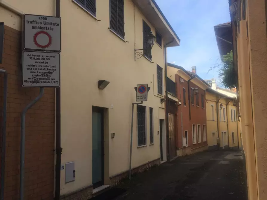 Immagine 1 di Negozio in vendita  a Valenza