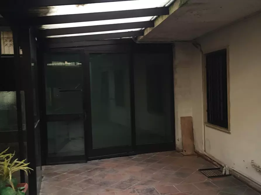 Immagine 74 di Negozio in vendita  a Valenza