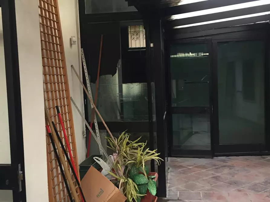 Immagine 75 di Negozio in vendita  a Valenza