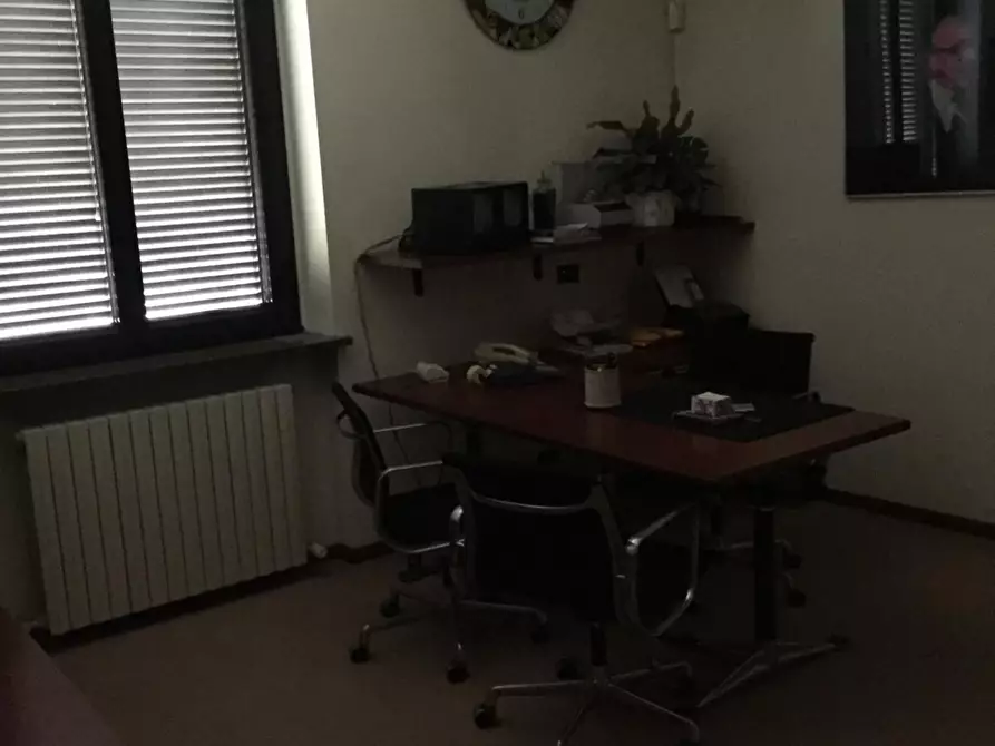 Immagine 48 di Negozio in vendita  a Valenza