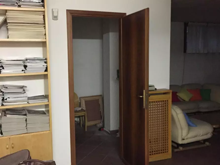 Immagine 20 di Negozio in vendita  a Valenza