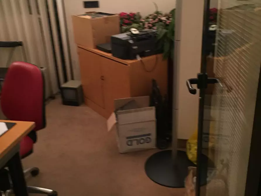 Immagine 89 di Negozio in vendita  a Valenza