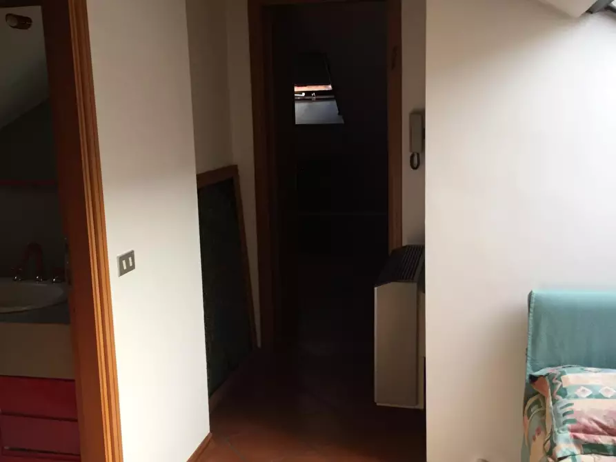 Immagine 61 di Negozio in vendita  a Valenza