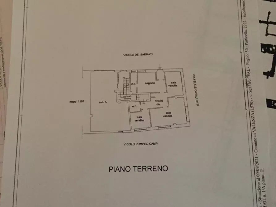 Immagine 83 di Negozio in vendita  a Valenza