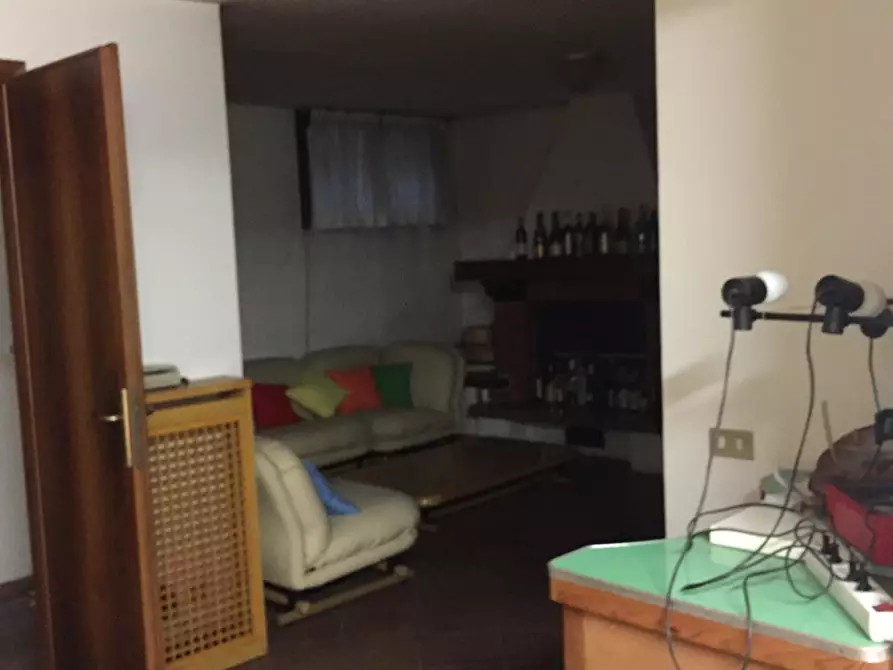 Immagine 18 di Negozio in vendita  a Valenza