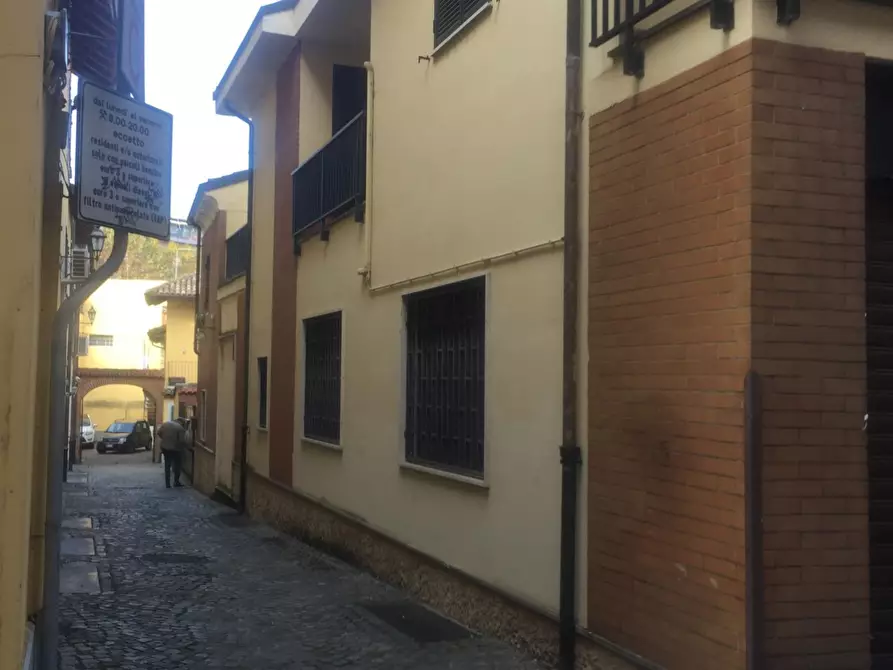 Immagine 14 di Negozio in vendita  a Valenza