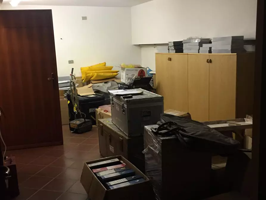 Immagine 22 di Negozio in vendita  a Valenza