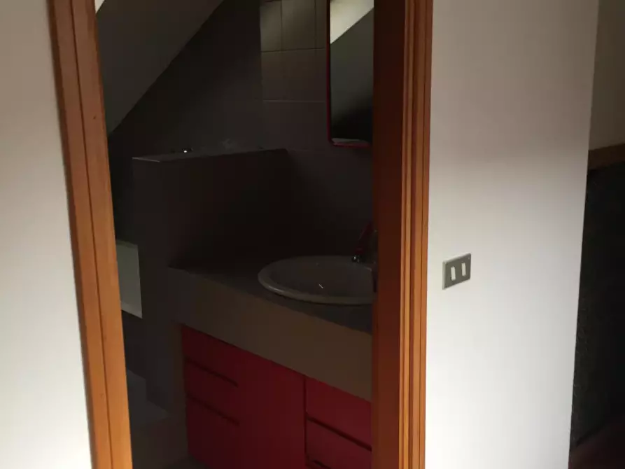 Immagine 62 di Negozio in vendita  a Valenza