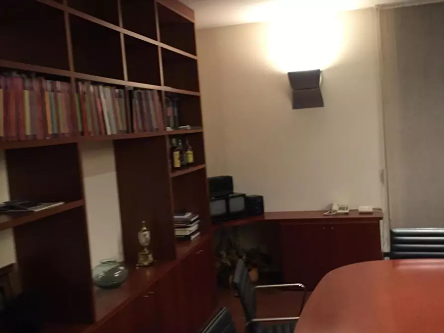 Immagine 35 di Negozio in vendita  a Valenza