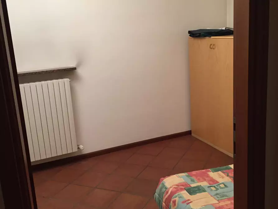 Immagine 39 di Negozio in vendita  a Valenza