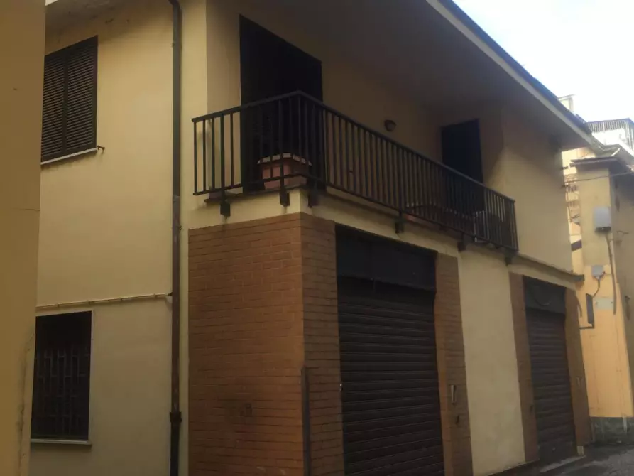 Immagine 13 di Negozio in vendita  a Valenza