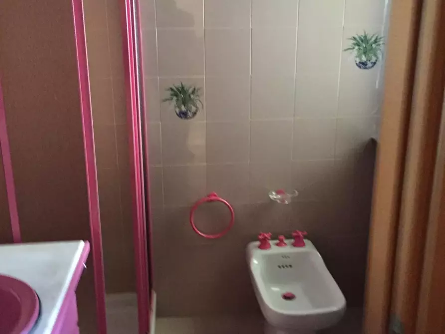 Immagine 41 di Negozio in vendita  a Valenza