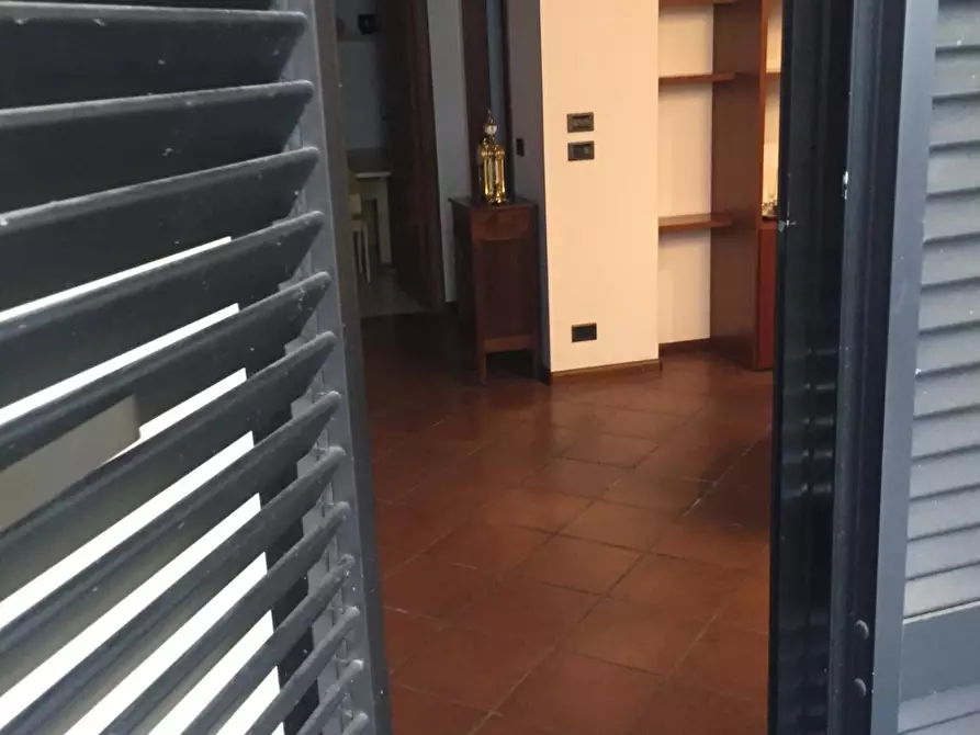 Immagine 52 di Negozio in vendita  a Valenza