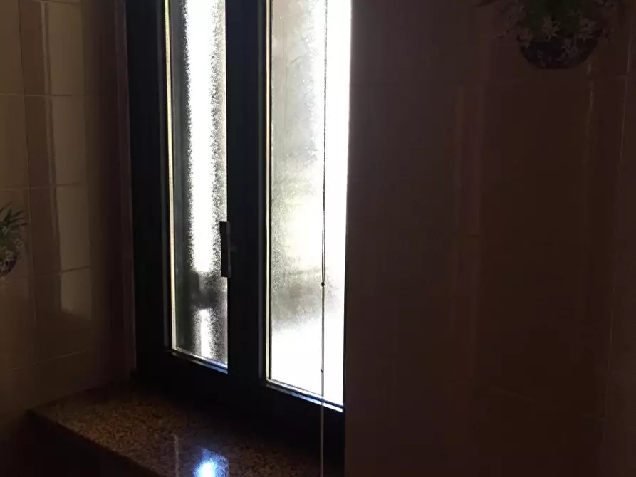 Immagine 42 di Negozio in vendita  a Valenza