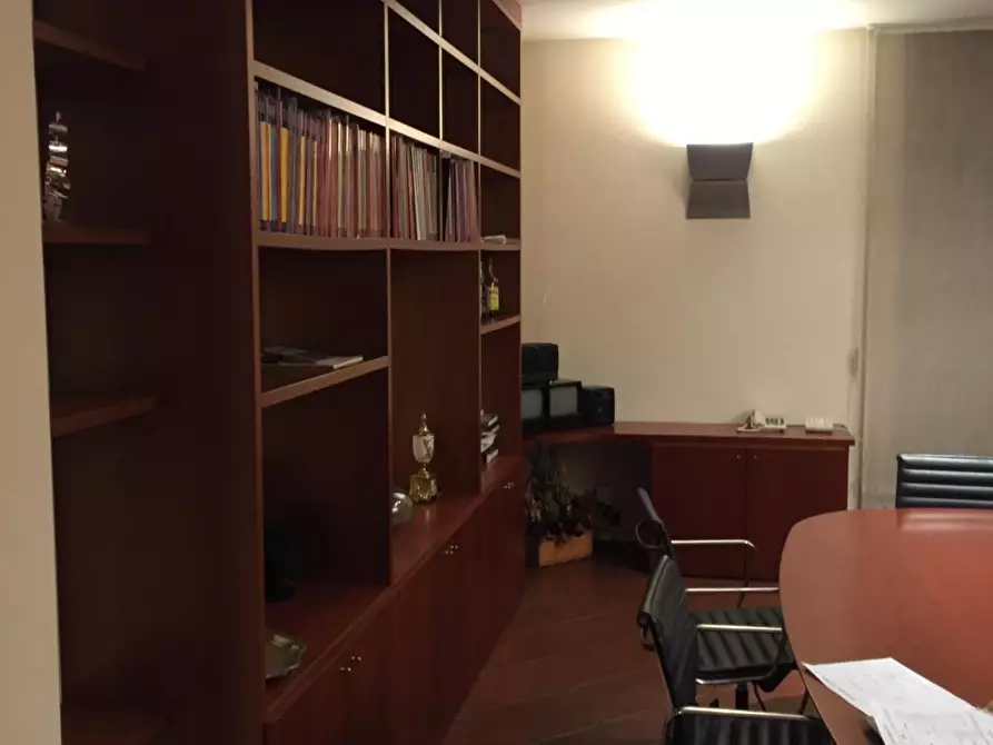 Immagine 49 di Negozio in vendita  a Valenza