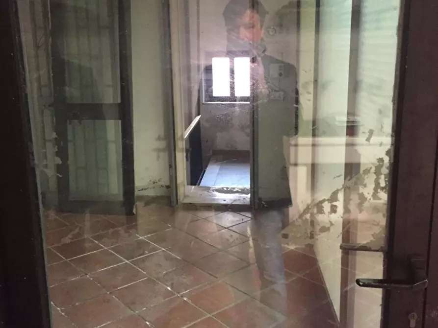 Immagine 81 di Negozio in vendita  a Valenza