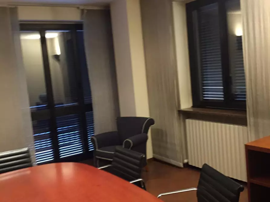 Immagine 34 di Negozio in vendita  a Valenza