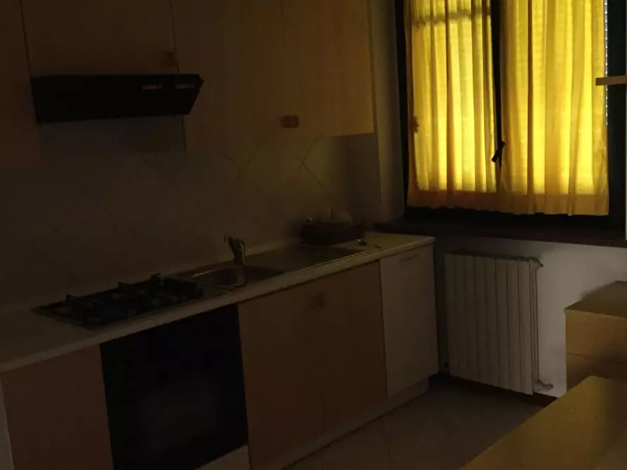 Immagine 45 di Negozio in vendita  a Valenza