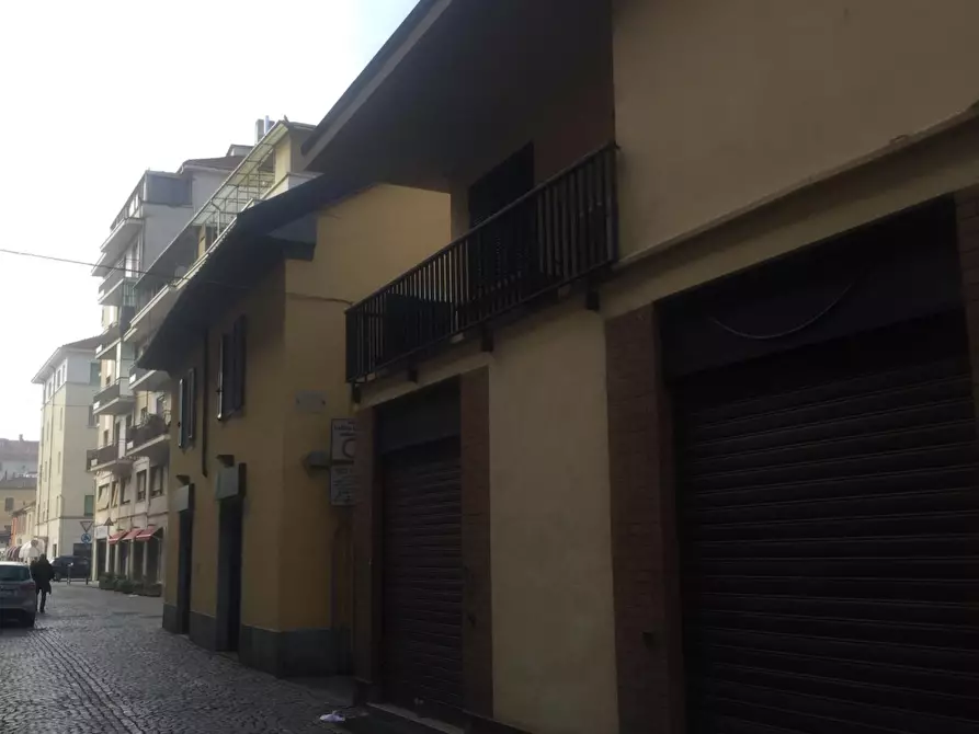 Immagine 15 di Negozio in vendita  a Valenza
