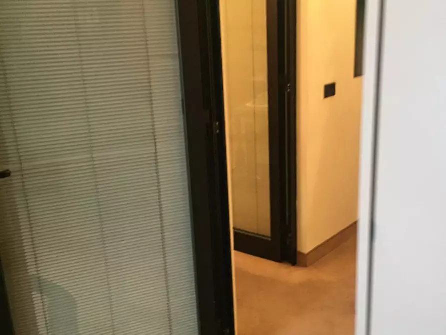 Immagine 88 di Negozio in vendita  a Valenza