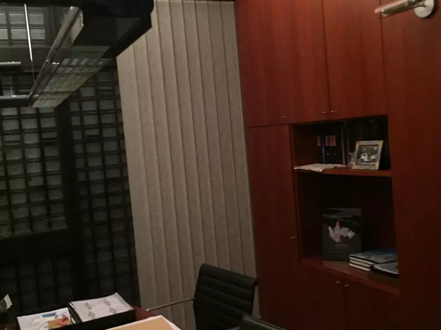 Immagine 92 di Negozio in vendita  a Valenza