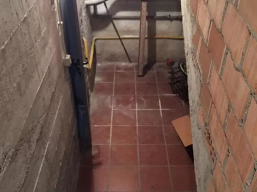 Immagine 28 di Negozio in vendita  a Valenza