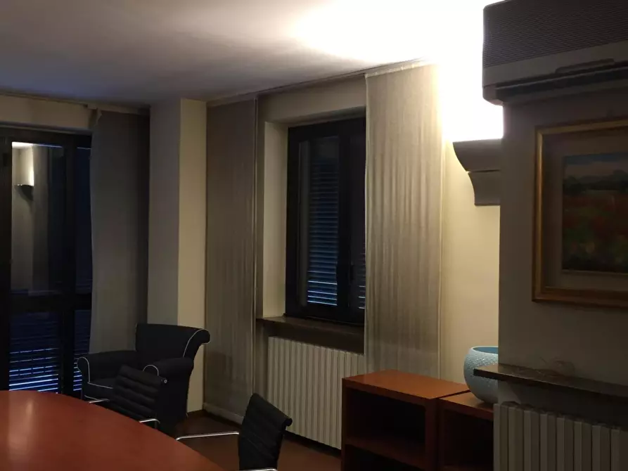 Immagine 50 di Negozio in vendita  a Valenza