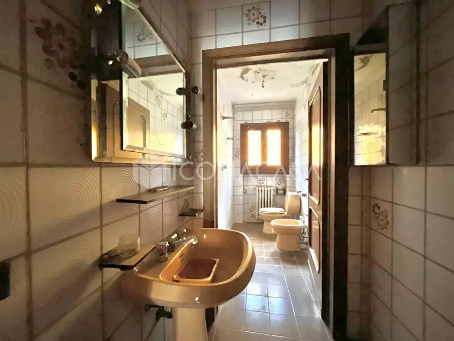 Immagine 10 di Villa in vendita  a Castelfranco Di Sotto