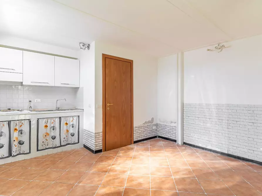 Immagine 7 di Magazzino in vendita  a Empoli