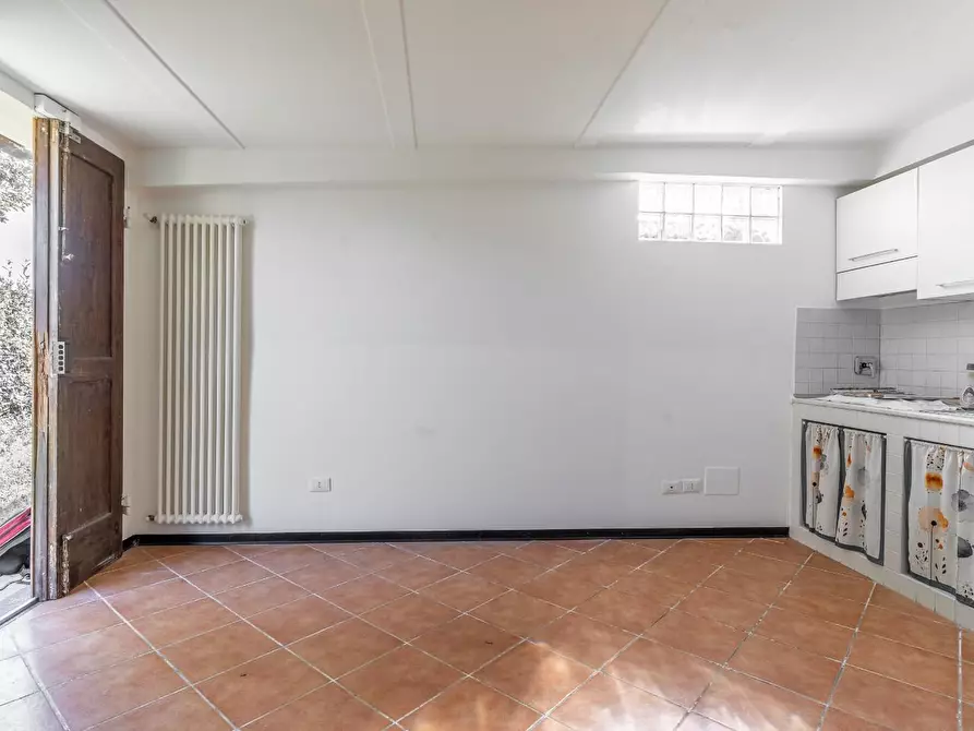 Immagine 13 di Magazzino in vendita  a Empoli