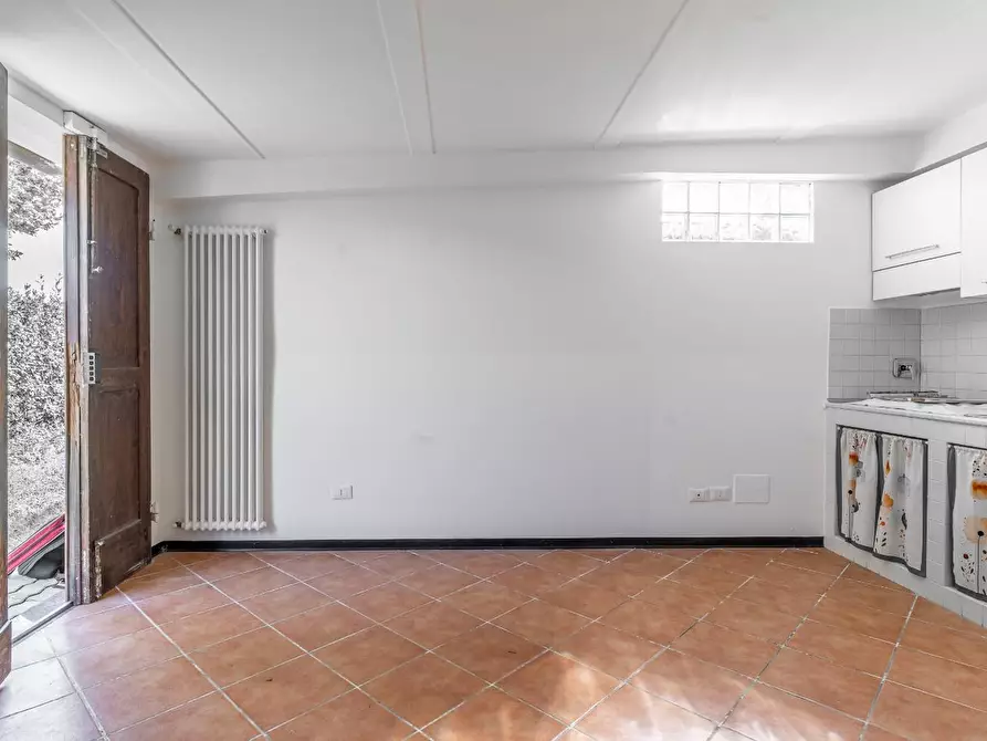 Immagine 4 di Magazzino in vendita  a Empoli