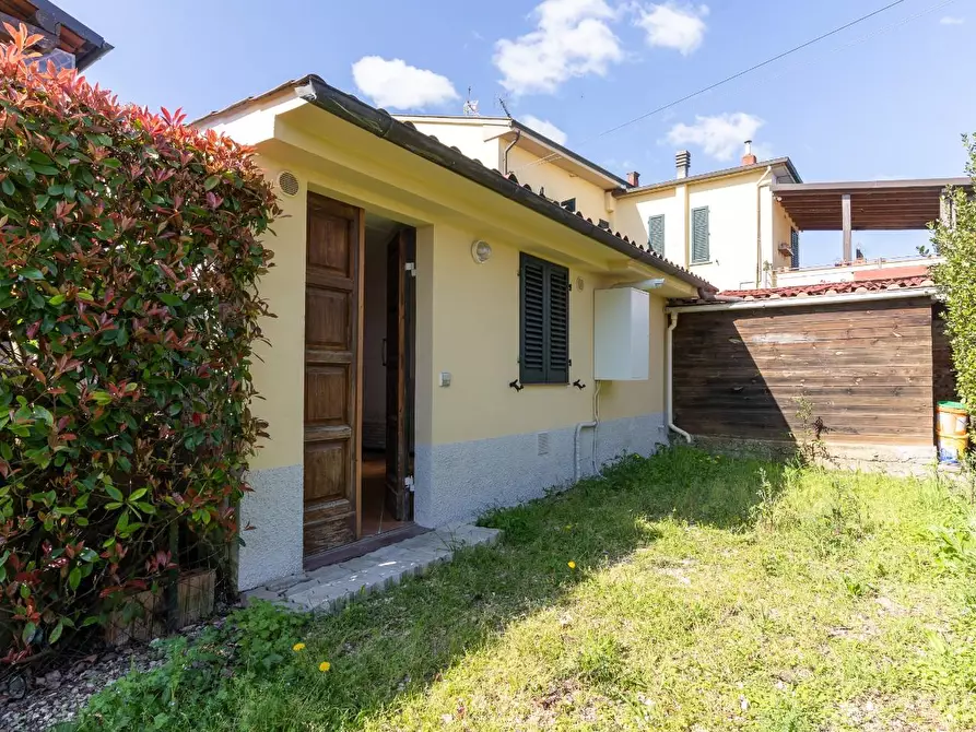 Immagine 2 di Magazzino in vendita  a Empoli