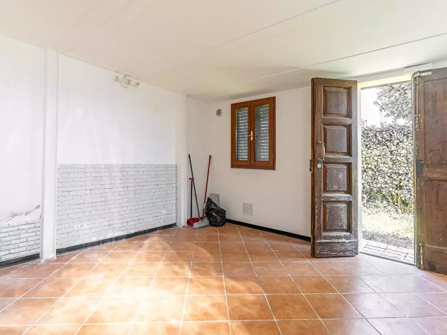 Immagine 9 di Magazzino in vendita  a Empoli