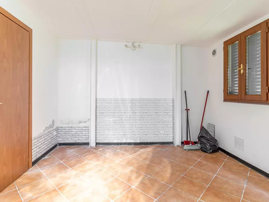 Immagine 8 di Magazzino in vendita  a Empoli