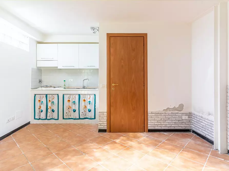 Immagine 6 di Magazzino in vendita  a Empoli