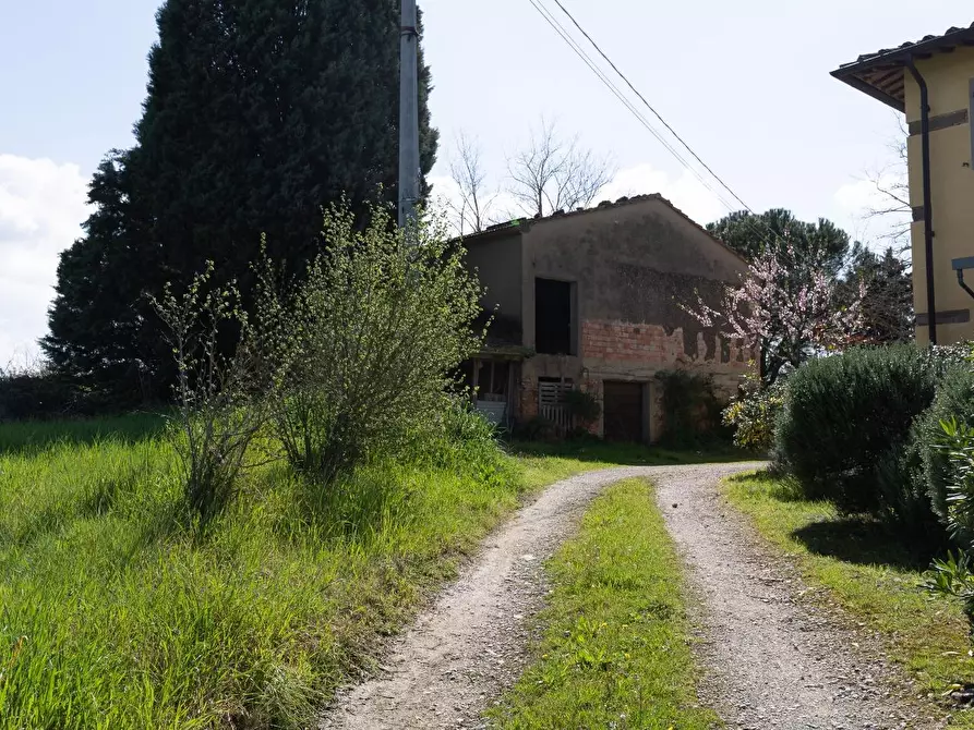 Immagine 20 di Deposito in vendita  a Vinci