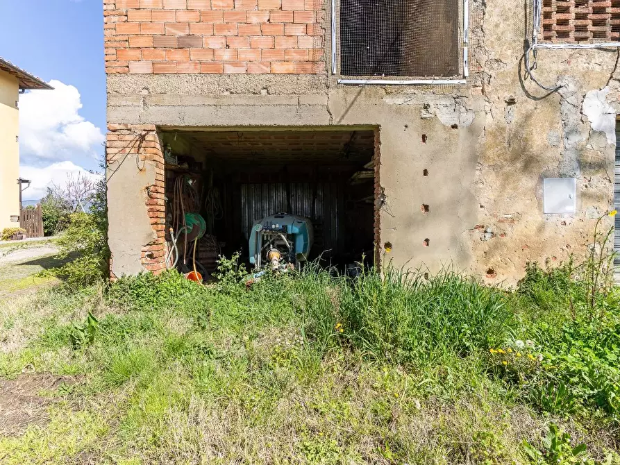 Immagine 25 di Deposito in vendita  a Vinci