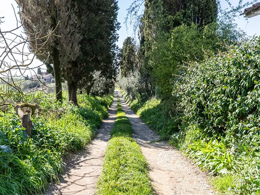 Immagine 11 di Deposito in vendita  a Vinci