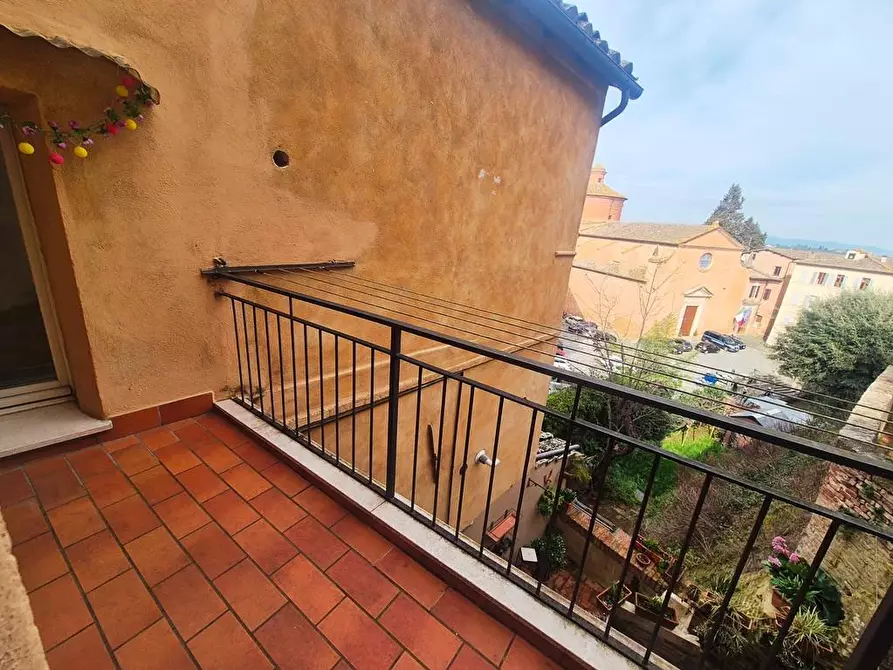 Immagine 11 di Appartamento in vendita  a Siena
