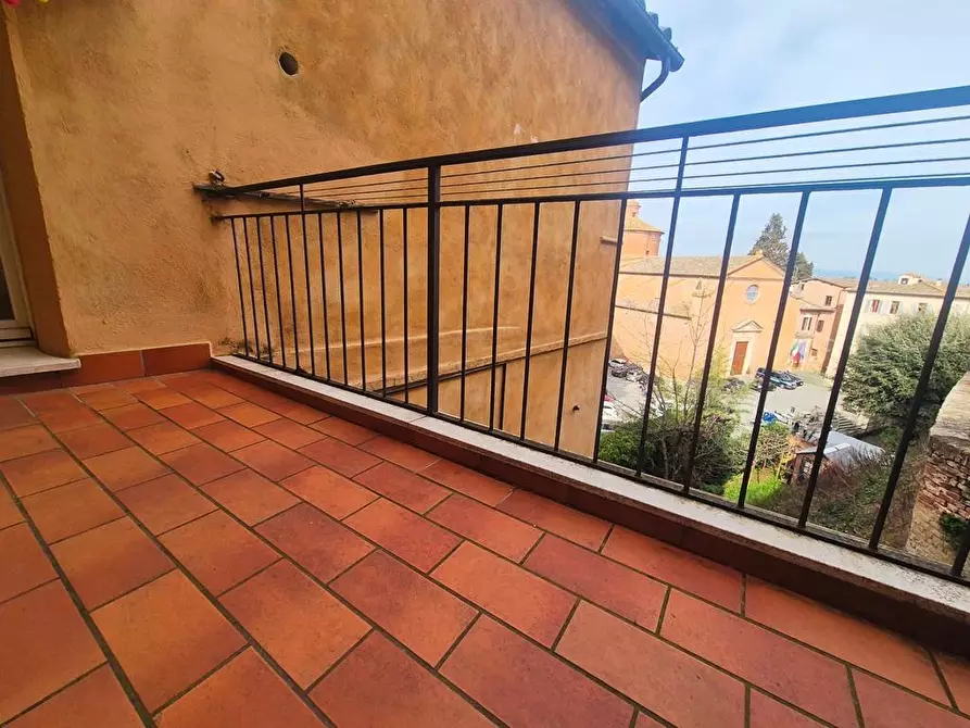 Immagine 6 di Appartamento in vendita  a Siena