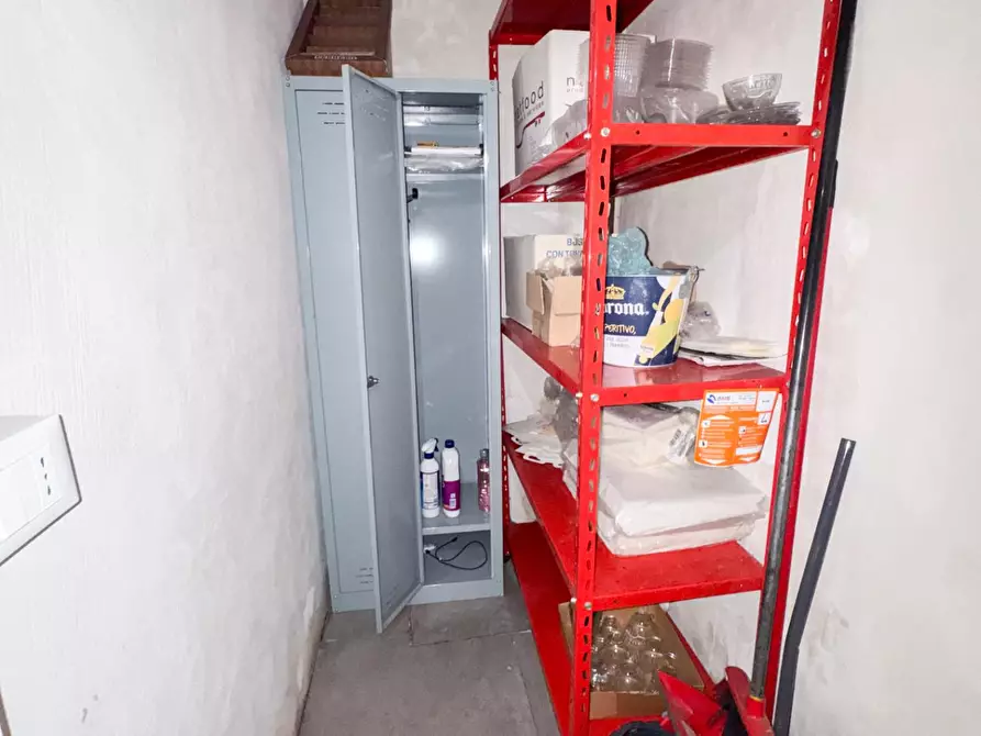 Immagine 9 di Locale commerciale in affitto  a Pisa