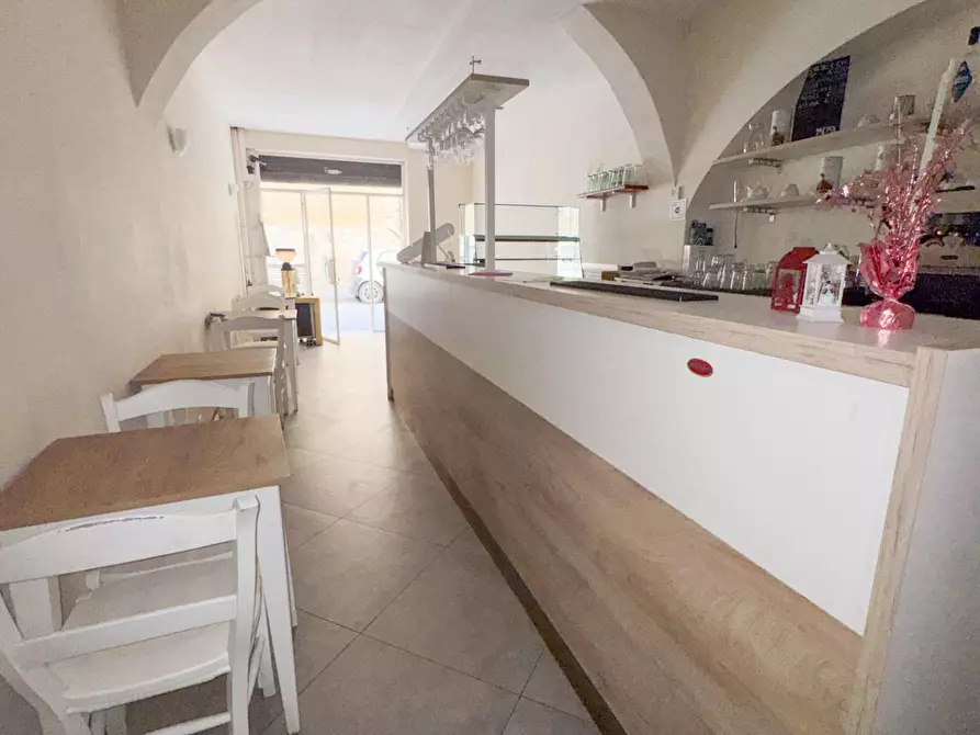 Immagine 1 di Locale commerciale in affitto  a Pisa