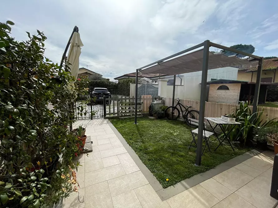 Immagine 24 di Villetta a schiera in vendita  a Viareggio