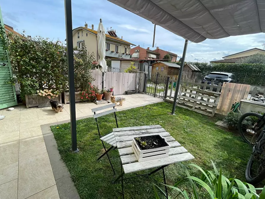 Immagine 23 di Villetta a schiera in vendita  a Viareggio