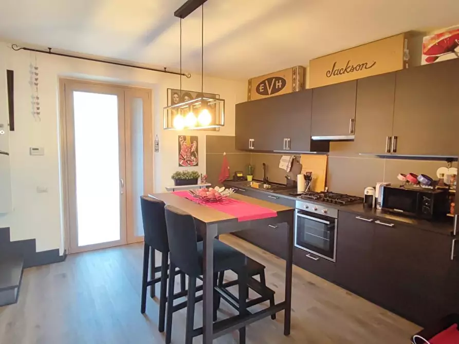 Immagine 1 di Villetta a schiera in vendita  a Viareggio