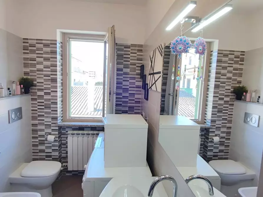 Immagine 17 di Villetta a schiera in vendita  a Viareggio