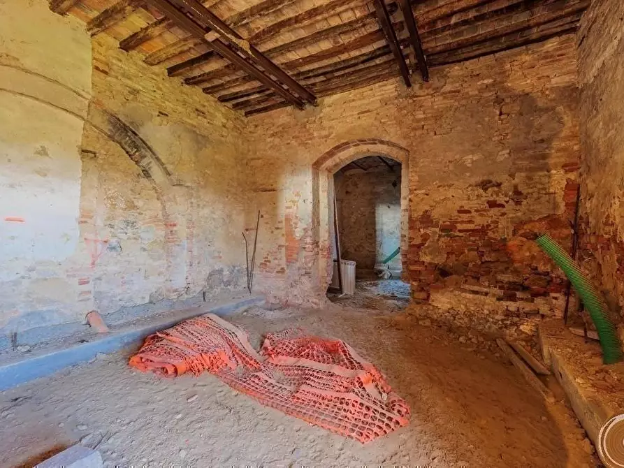 Immagine 38 di Casa colonica in vendita  a Torrita Di Siena