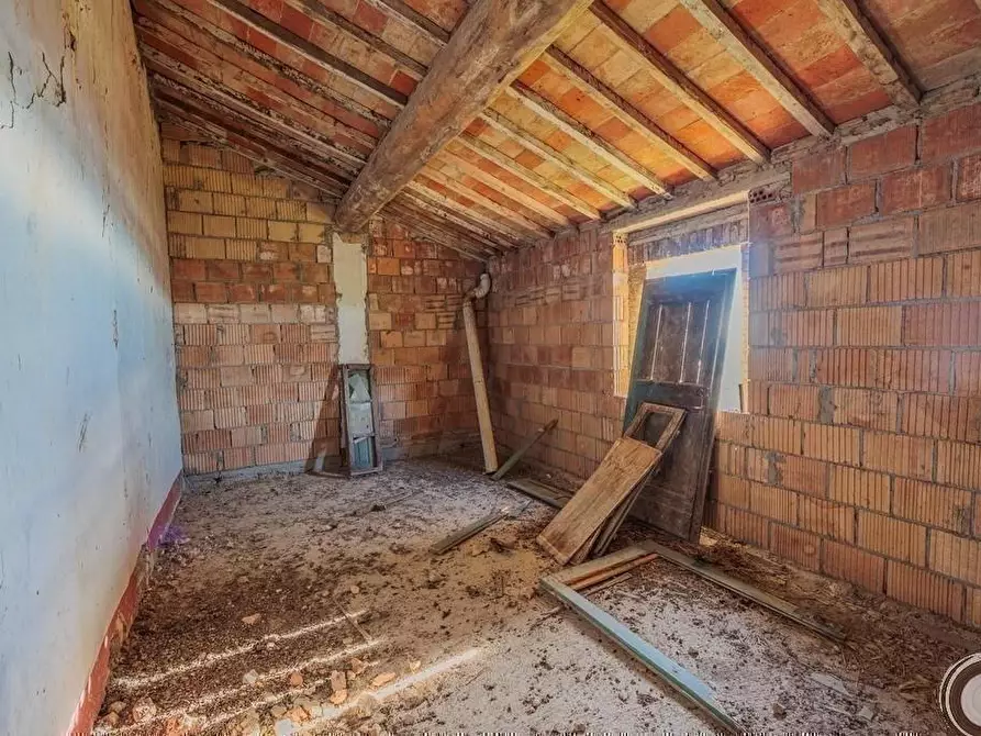 Immagine 39 di Casa colonica in vendita  a Torrita Di Siena