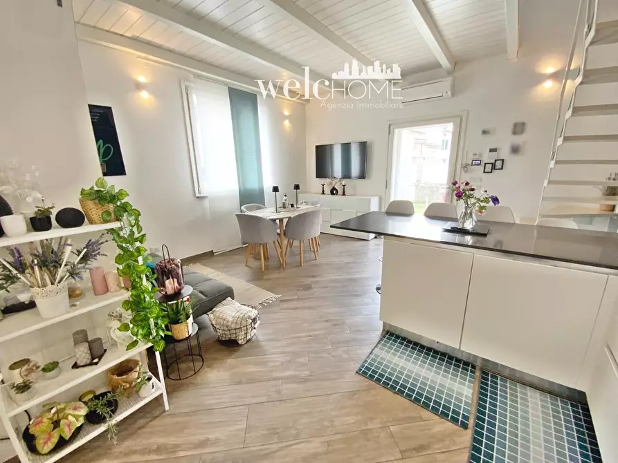 Immagine 5 di Villa in vendita  a Prato